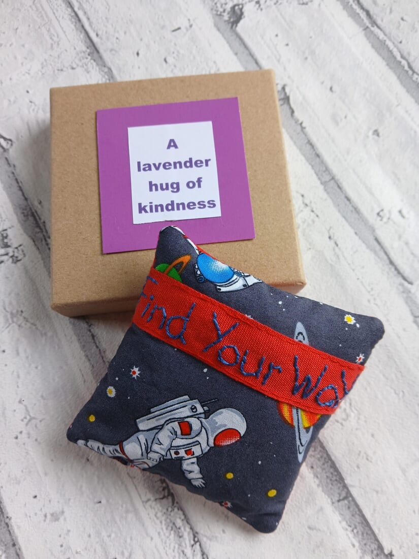 An emotional 'pocket hug'.Find your way. All proceeds to The Stroke Association - Image 2