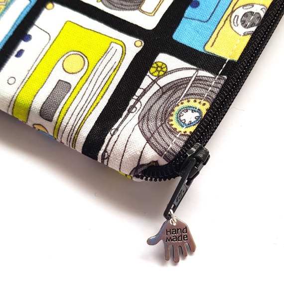 Funky Cassette Tape Zipper Pouch – Retro Music Coin Purse & Essentials Case