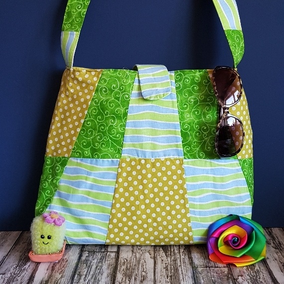 Handmade Medium sized Green Patchwork Shoulder Bag – Quilted Cotton Tote with Polka Dot Lining