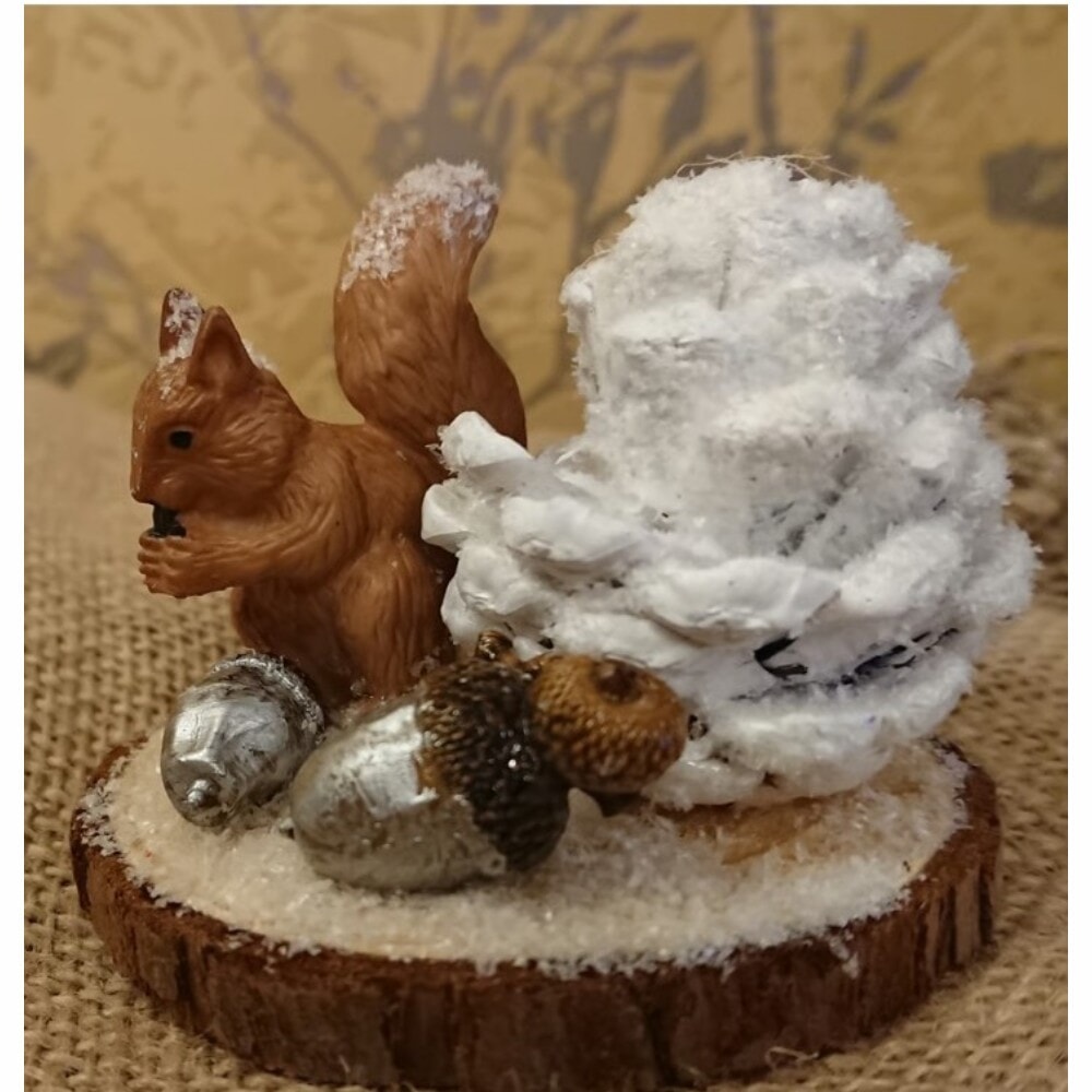 Squirrel Scene Decoration, Autumn/Winter - Image 2