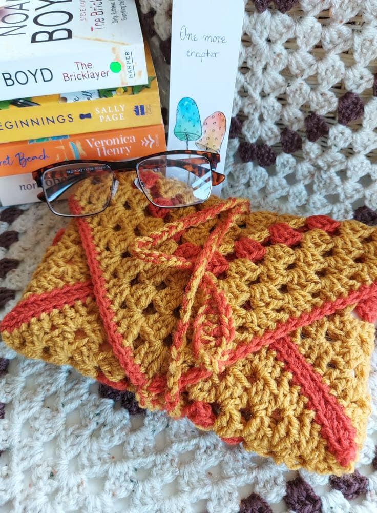 book cosy closed on table