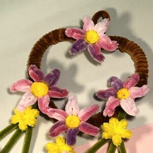 Handmade Fuzzywire Daisy Heart Wall Hanging