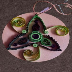 Quilled Celtic triquetra knot – round hanging decoration