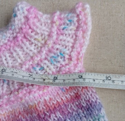 Handknitted baby cardigan. Approx 0 to 3 months. All proceeds to The Stroke Association - Image 3