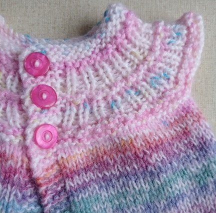 Handknitted baby cardigan. Approx 0 to 3 months. All proceeds to The Stroke Association - Image 4