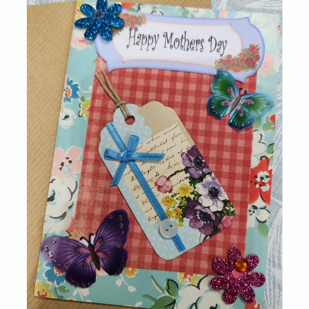Vintage style Mothers Day Card with butterflies and flowers - Image 3