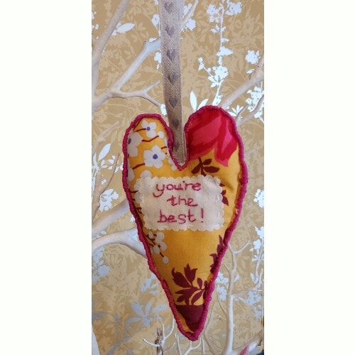 Hanging Floral Heart with caption 'You're the best' - Image 3