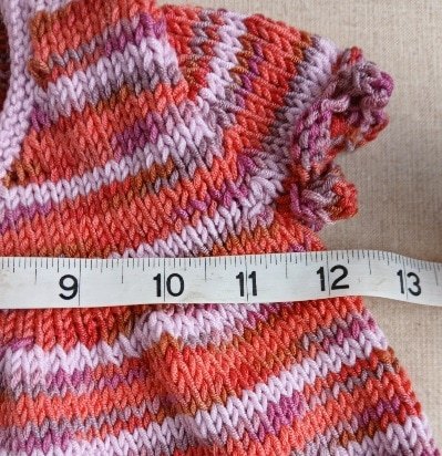 Hand- knitted sleeveless baby cardigan. Approx 6 to 9 mths. All proceeds to The Stroke Association - Image 5