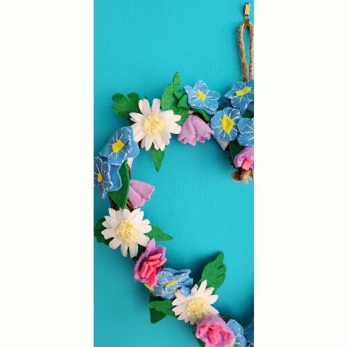 Hanging Wicker Heart Wreath with handmade felt daisies, forgetmenots and foxgloves28 cm - Image 3