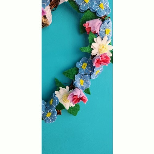 Hanging Wicker Heart Wreath with handmade felt daisies, forgetmenots and foxgloves28 cm - Image 4
