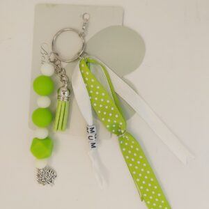 Handmade ‘Mum’ Green & White Beaded Ribbon Keychain