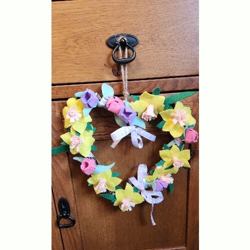 Hanging Wicker Heart Wreath with handmade felt daffodils and tulips 28 cm - Image 4