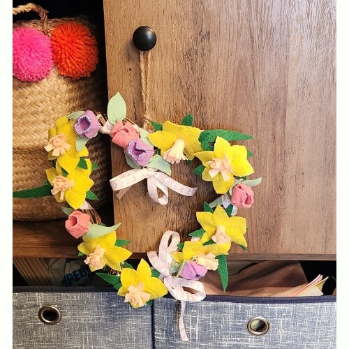 Hanging Wicker Heart Wreath with handmade felt daffodils and tulips 28 cm - Image 3