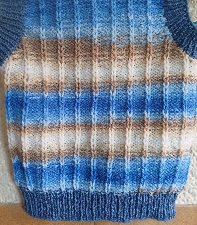 Hand knitted baby pullover. Approx 3 to 9 mths. Proceeds to The Stroke Association - Image 3