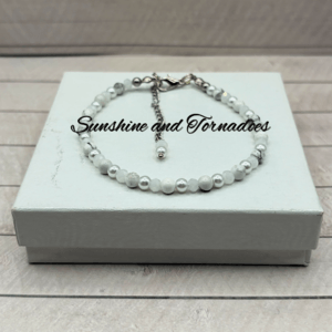 White Howlite & Pearl Bracelet | Handmade Gemstone Bracelet | Stainless Steel Lobster Clasp | Minimalist White Beaded Bracelet | Bridal Jewellery Gift
