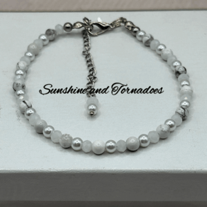 White Howlite & Pearl Bracelet | Handmade Gemstone Bracelet | Stainless Steel Lobster Clasp | Minimalist White Beaded Bracelet | Bridal Jewellery Gift