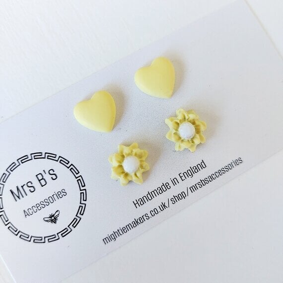 Exclusive Set of 2 Summer Stud Earrings: Heart & Flower Design in Pastel Tones - Image 5