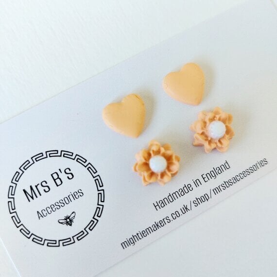 Exclusive Set of 2 Summer Stud Earrings: Heart & Flower Design in Pastel Tones - Image 4