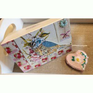 Pretty Heart Magnet with daisy and Vintage card Set, Handmade