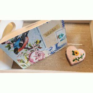 Pretty embroidered Heart Magnet with sunflower and Vintage card Set, Handmade