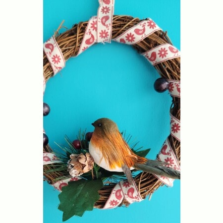 Christmas Robin Wreath with holly and berries, 20 cm - Image 3