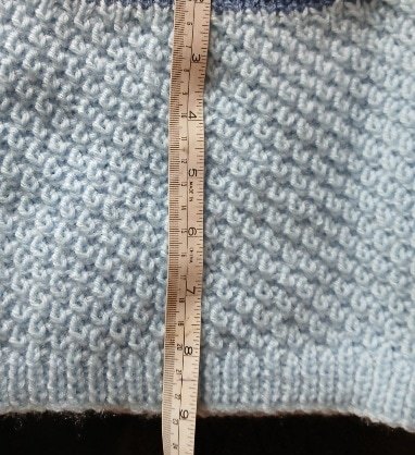 Hand- knitted baby jumper in blue. Approx 3 to 6 mths. All proceeds to The Stroke Association - Image 5