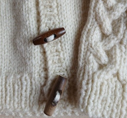 Hand-knitted baby Aran wool jumper. Approx 0 to 3 mths. Proceeds to Charity - Image 3