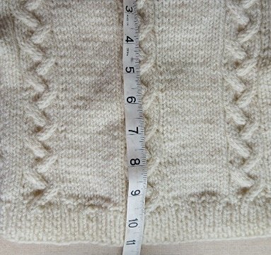 Hand-knitted baby Aran wool jumper. Approx 0 to 3 mths. Proceeds to Charity - Image 4
