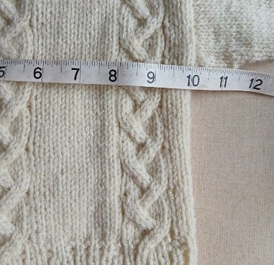 Hand-knitted baby Aran wool jumper. Approx 0 to 3 mths. Proceeds to Charity - Image 5