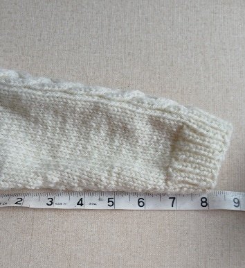 Hand-knitted baby Aran wool jumper. Approx 0 to 3 mths. Proceeds to Charity - Image 6