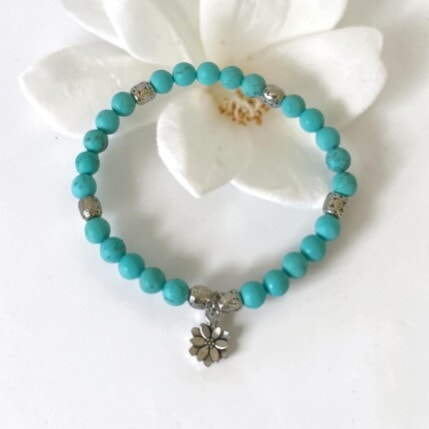 Dyed Turquoise Beaded Bracelet With Flower Charm