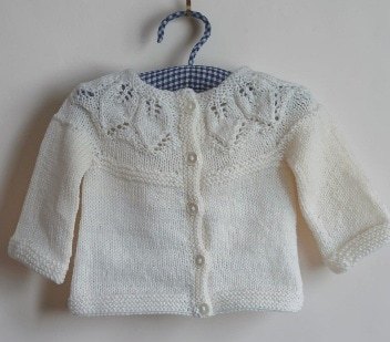 Hand- knitted baby jumper. Approx 0 to 3 mths. 50% wool.All proceeds to The Stroke Association - Image 4