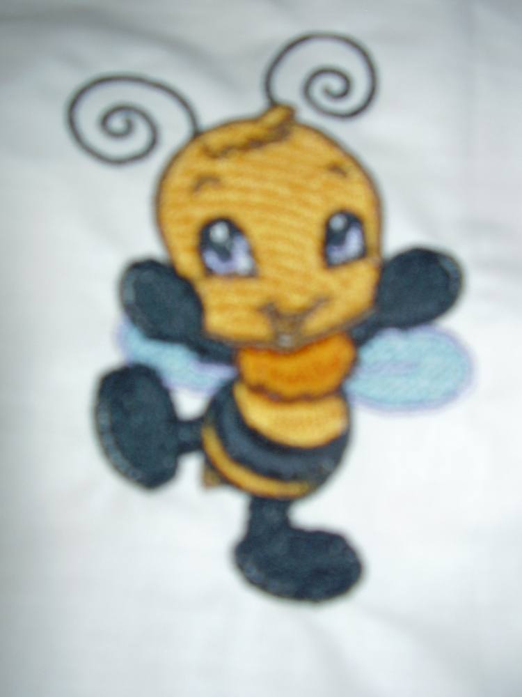 Charming Little Bee Embroidery for Tote Bags & Cushion Covers