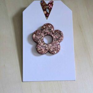 Versatile Resin Brooch: Stylish Accessory & Glasses Holder