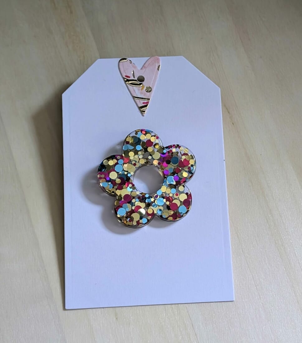 Versatile Resin Brooch: Stylish Accessory & Glasses Holder