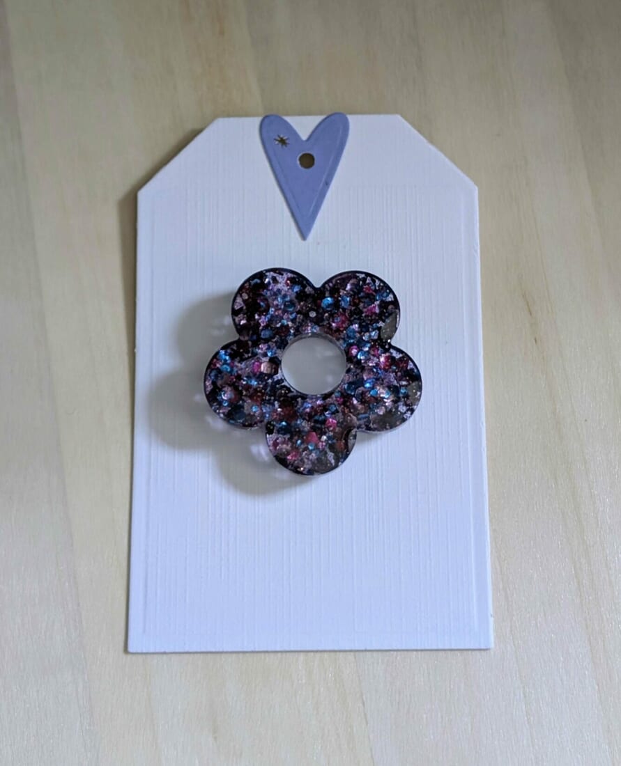 Versatile Resin Brooch: Stylish Accessory & Glasses Holder